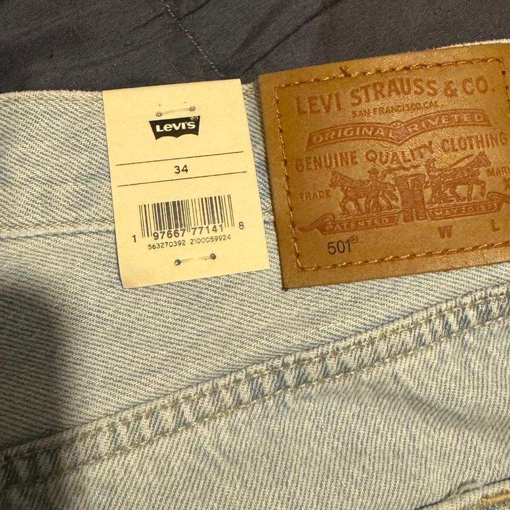 NEW Levi shorts - Picture 3 of 3